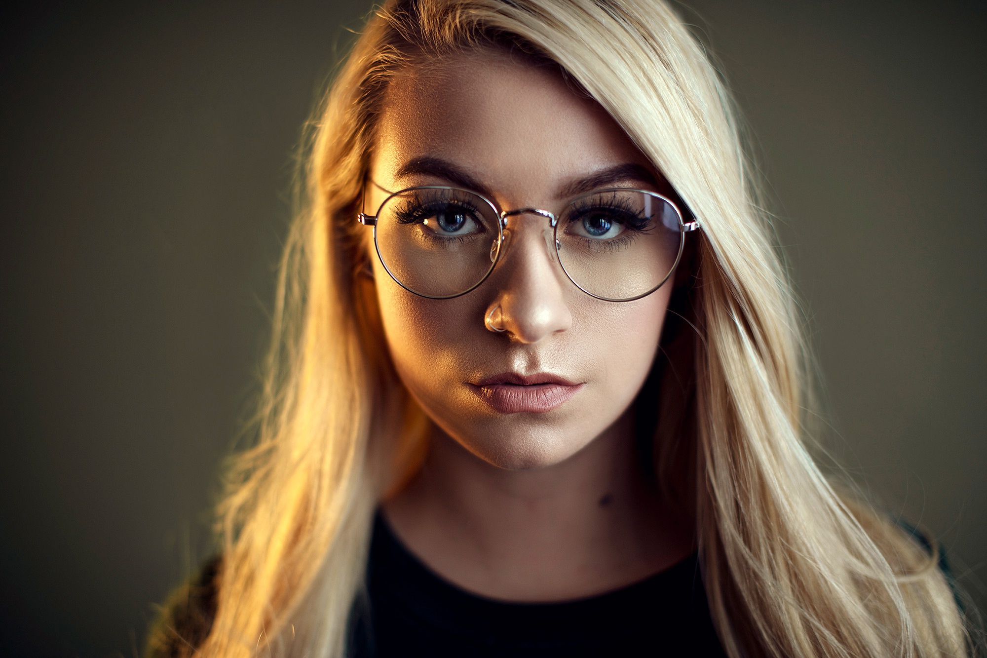 Blonde thick glasses