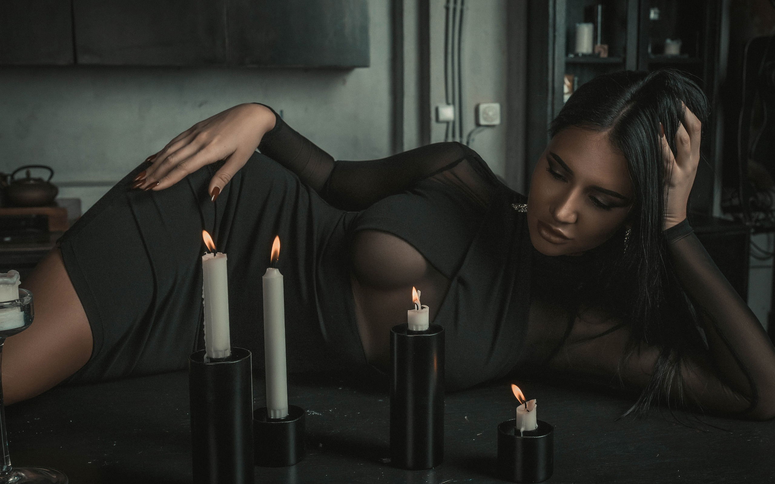 GoodFon.com - Free Wallpapers, download. chest, pose, Girl, candles, dress,...