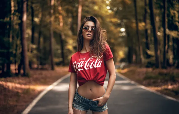 Picture forest, trees, nature, sexy, pose, Park, model, shorts, makeup, Mike, figure, glasses, hairstyle, brown hair, …