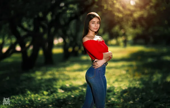 Picture greens, grass, look, the sun, trees, sexy, Park, background, model, portrait, jeans, makeup, figure, hairstyle, …