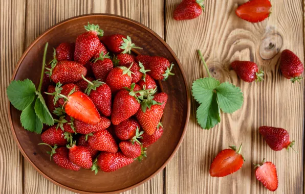 Picture berries, strawberry, bowl, wood, ripe