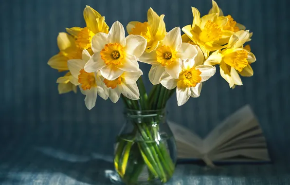 Picture flowers, vase, daffodils