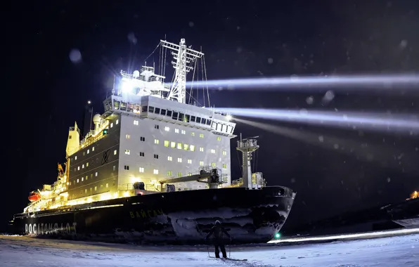 Picture Night, Snow, People, Ice, Icebreaker, The ship, Russia, Nose, Floodlight, Tank, The add-in, Atomflot, Nuclear-powered …