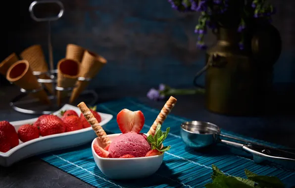 Picture berries, strawberry, still life, strawberry ice cream, вафельные рожки