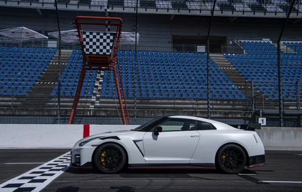 Picture white, Nissan, GT-R, R35, Nismo, 2020, at the start, 2019