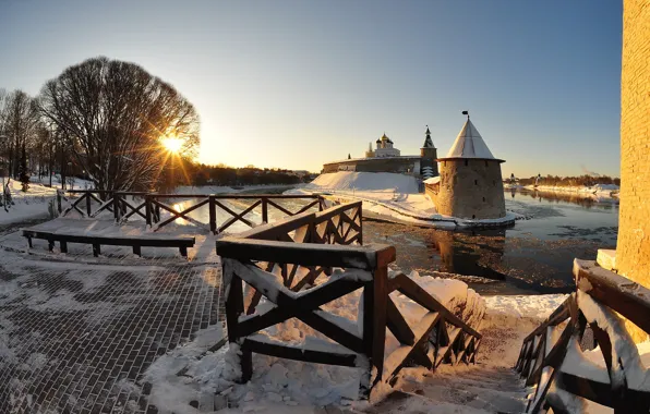 Picture winter, the sun, rays, snow, the city, river, tower, temple, The Kremlin, Pskov, Chrome