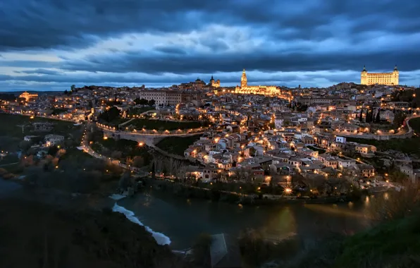Picture the city, Toledo, Blue hour