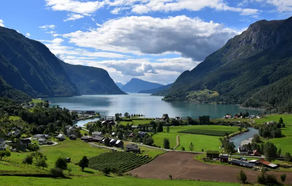 Picture mountains, Norway, the fjord
