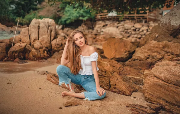 Picture sand, girl, nature, pose, stones, jeans, barefoot, blouse, shoulder, barefoot, Rus