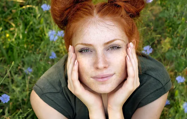 Picture LOOK, GRASS, GREENS, FLOWERS, SPRING, FACE, RED, HAIRSTYLE, FRECKLES, Фотограф Таня Маркова