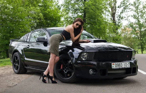 Picture auto, Ford, Girls, beautiful girl, posing on the car