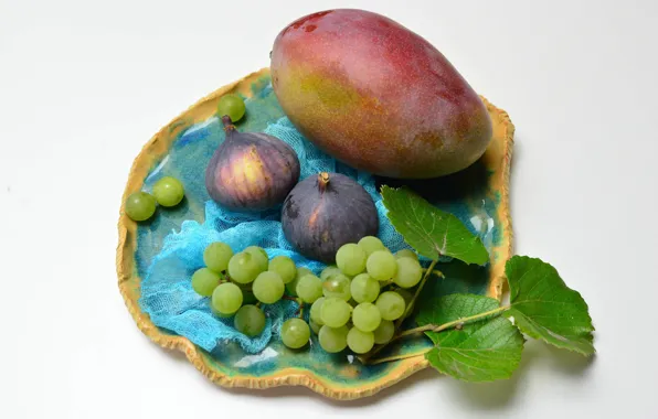 Picture leaves, berries, grapes, fruit, figs, gauze