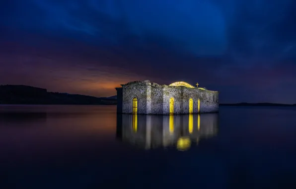 Picture night, lake, ruins