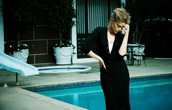 Picture girl, pose, pool, Amber Heard