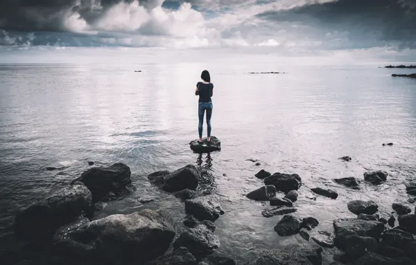 Picture the sky, girl, clouds, lake, river, stones, overcast, back, jeans, dal, brunette, horizon, t-shirt, rear …