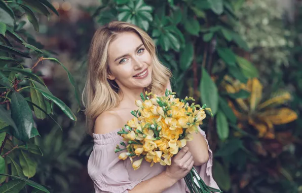 Picture girl, flowers, woman, beauty, bouquet, spring, blonde, girl, woman, yellow, flowers, beautiful, spring, blond