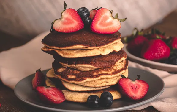 Picture berries, table, food, blueberries, strawberry, plate, stack, decoration, submission, pancakes, cooking