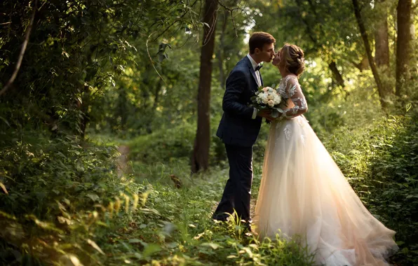 Picture girl, nature, kiss, bouquet, dress, pair, male, lovers, the bride, path, the groom