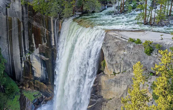 Picture CA, USA, Yosemite, falls Vernal