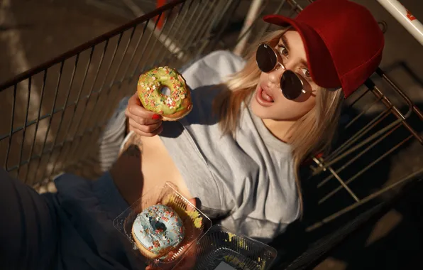 Picture girl, pose, glasses, cap, truck, donuts, baseball cap, Ivan Kovalev