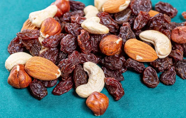 Picture nuts, almonds, hazelnuts, raisins, cashews