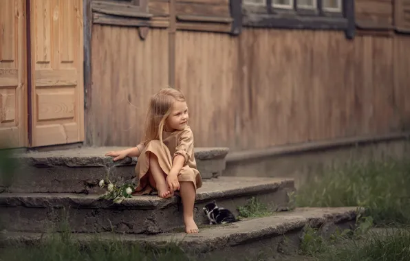 Picture house, animal, barefoot, girl, steps, cub, kitty, baby, porch, child, barefoot, Daria Stepanova
