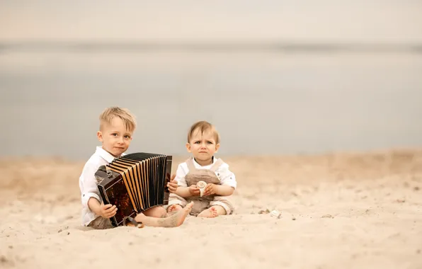 Picture summer, shore, boys, accordion