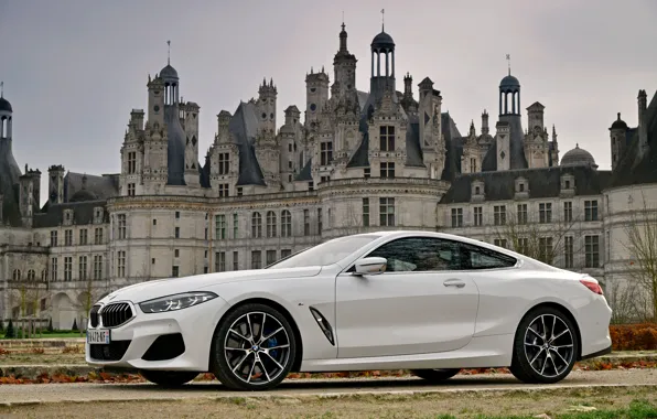 Picture white, coupe, BMW, 2018, 8-Series, Eight, G15, 840d xDrive M Sport, near the Palace