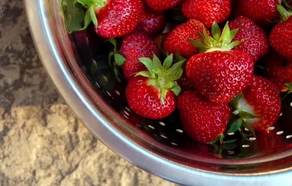 Picture macro, berries, strawberry, red, bowl, bokeh