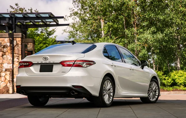 Picture white, Toyota, sedan, rear view, 2018, Camry, XLE