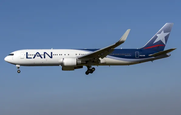 Picture Boeing, 767-300W, LATAM Airlines Chile