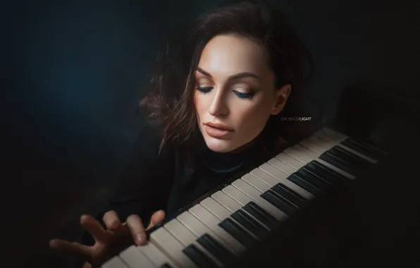 Picture pose, Girl, brunette, keys, piano, Alexander Drobkov-Light, Galina Golembiowska