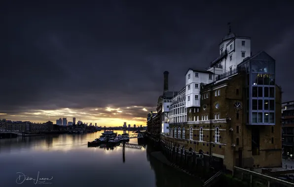 Picture the sky, house, river, the evening, Thames, photographer Didier Lanor