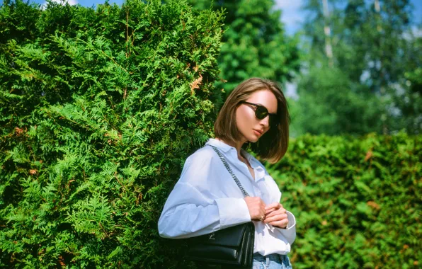 Picture the sun, trees, pose, model, portrait, jeans, makeup, glasses, hairstyle, handbag, brown hair, the bushes, …