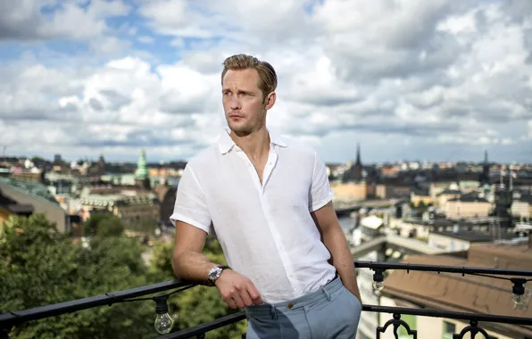 Picture the sky, look, the city, pose, male, balcony, Alexander Skarsgard