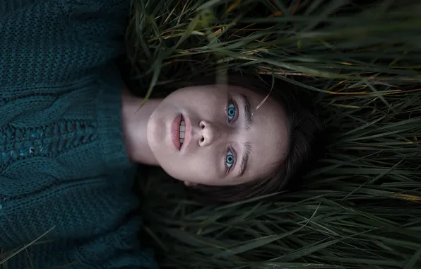 Picture in the grass, blue-eyed, sweater, Vika, Aleks Five