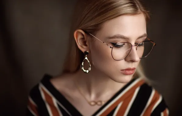 Picture girl, face, portrait, earrings, glasses, Sergey Sorokin