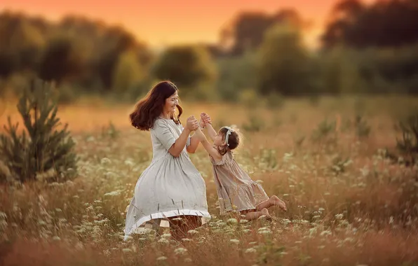 Picture joy, nature, woman, the game, girl, grass, mom, child, mother, daughter, Svetlana Shelemeteva