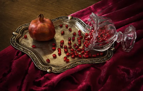 Picture glass, red, table, fabric, fruit, still life, placer, velvet, folds, tray, garnet, vase, pomegranate grains