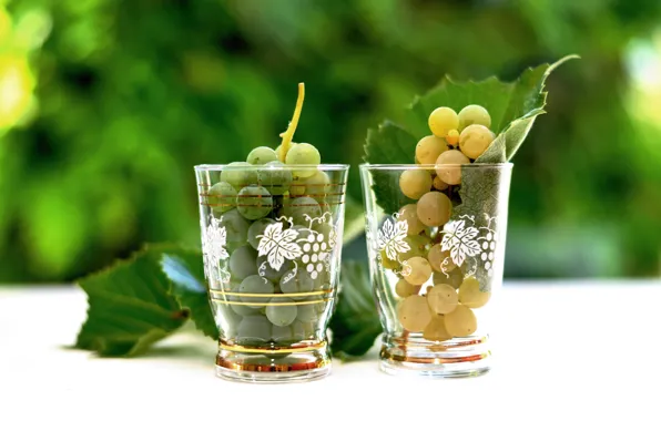 Picture leaves, grapes, glasses