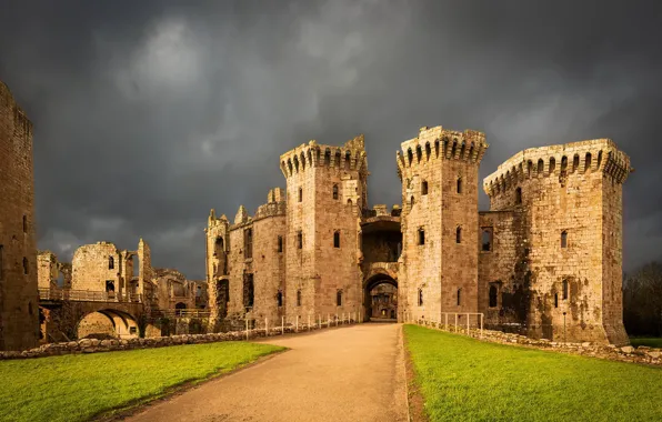 Picture Wales, United Kingdom, Raglan Castle, Monmouthshire