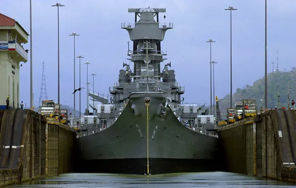 Picture ship, linear, USS Iowa