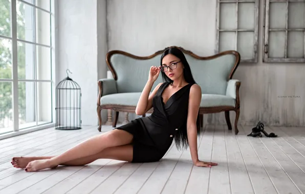 Picture look, pose, sofa, wall, model, Windows, portrait, cell, makeup, figure, dress, brunette, glasses, hairstyle, legs, …