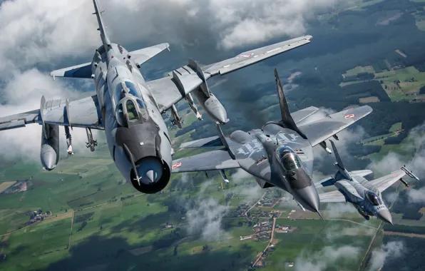 Picture F-16, The MiG-29, Fighter-bomber, F-16 Fighting Falcon, Su-22, Sukhoi Su-22M4, Polish air force, Su-22M4