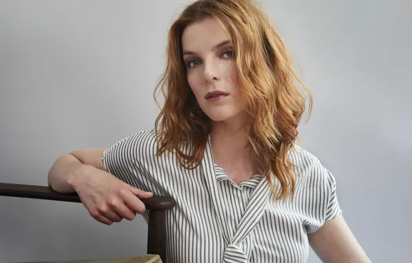 Picture look, actress, hair, Betty Gilpin, Betty Gilpin