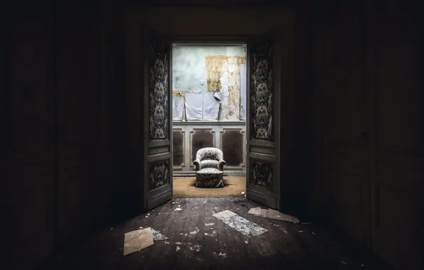 Picture room, chair, the door, naturalism