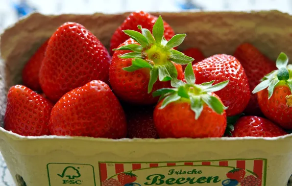 Picture close-up, berries, strawberry, cardboard, tray