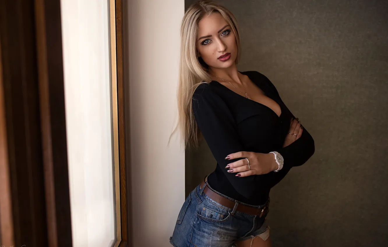 Photo wallpaper look, sexy, pose, wall, model, shorts, portrait, makeup, Mike, figure, hairstyle, blonde, beauty, is, window, …