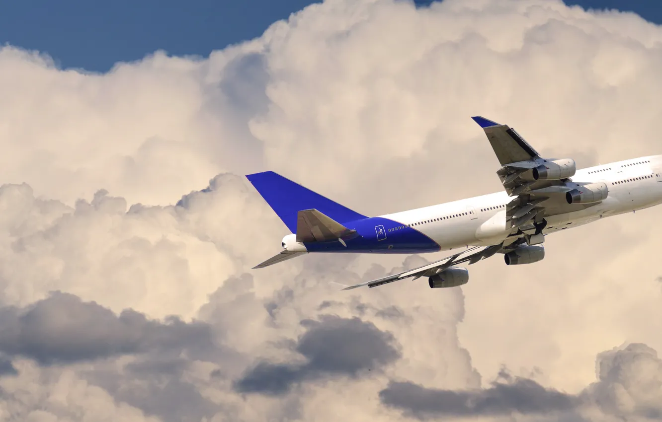Photo wallpaper The sky, Clouds, The plane, Liner, Flight, Airliner, Boeing 747, Boeing 747, A passenger plane