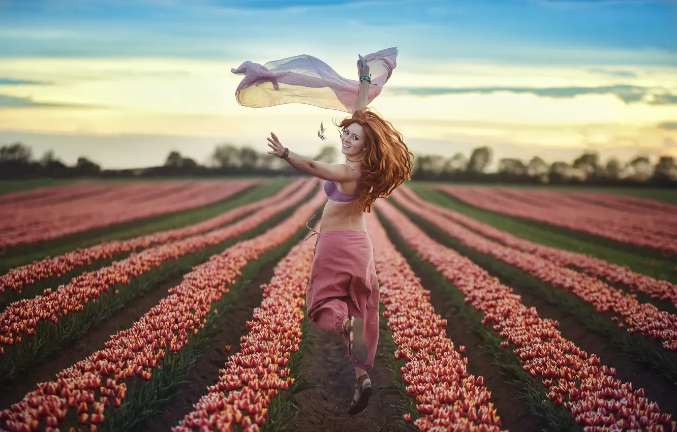 Photo wallpaper girl, flowers, smile, running, flight